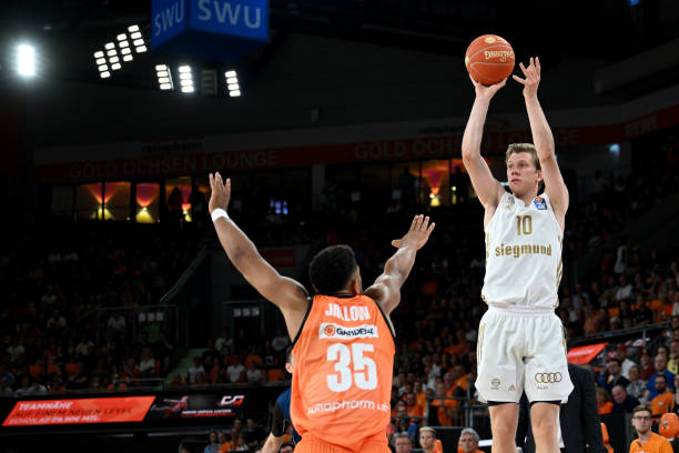 曾多次在世 曾多次在世