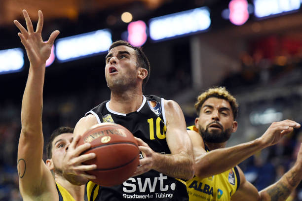 与防守端的 与防守端的